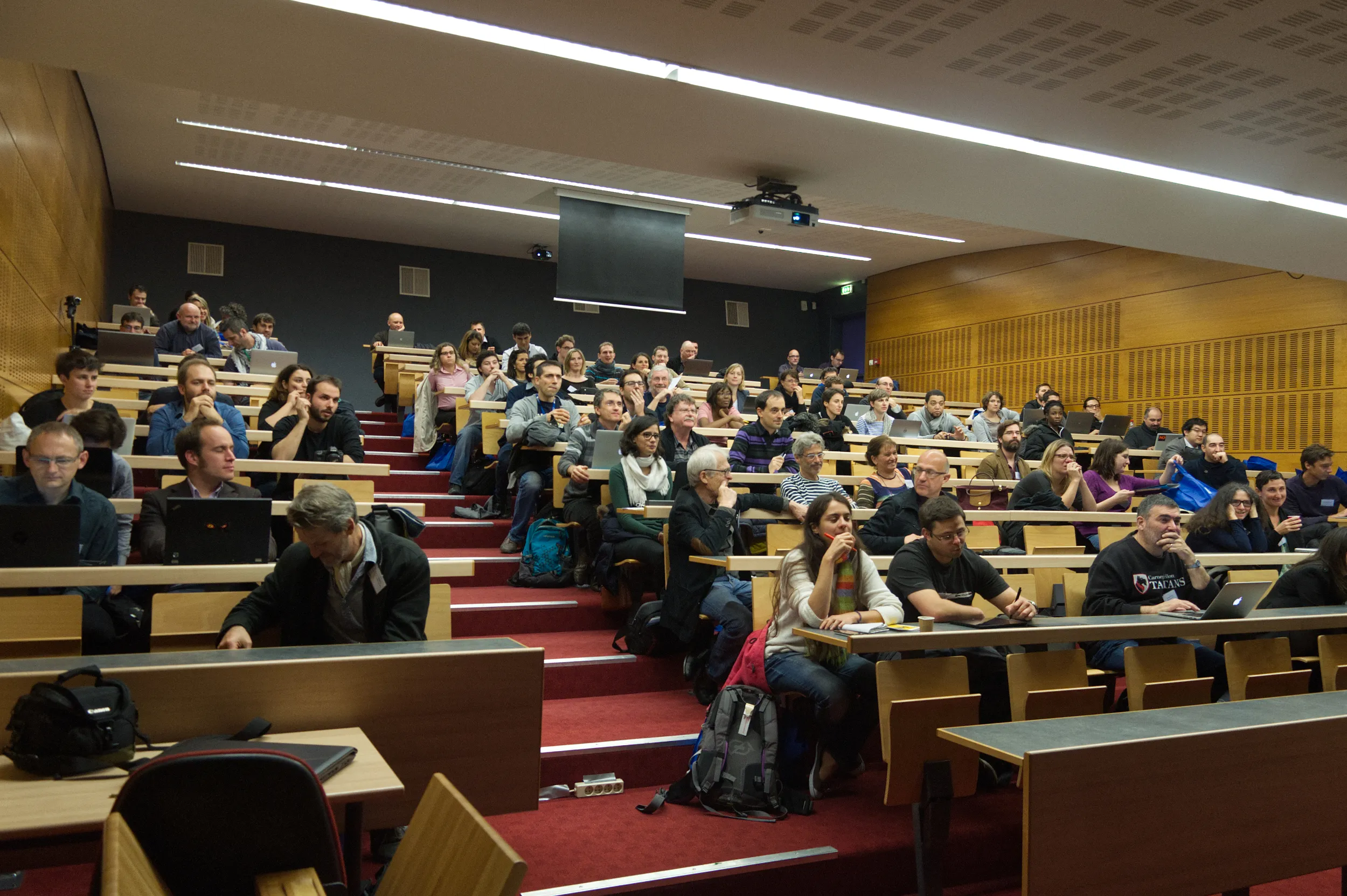 Participants à IHM 14 dans un amphithéâtre